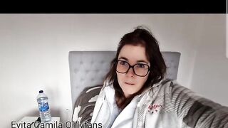 Evita Camila se masturba desnuda