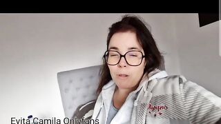 Evita Camila se masturba desnuda