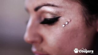 mother I'd like to fuck Fills Her Taut Twat With Weenie