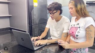 I train my little stepsister how to play with my computer during the time that making her feel my biggest schlong.