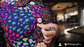 MAMMA'S BEAUTY - Tiny SQUIRTER Coco Lovelock Keeps Splashing On Upside Down mother I'd like to fuck Lauren Phillips