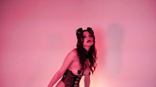 Hawt Succubus invites u to spend with her a ACTUALLY hawt night
