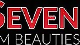 Submissive dyke fingered while eating BDSM pussy