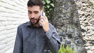 Esposa infiel insatisfecha de su esposo le pide verga a su mejor amigo