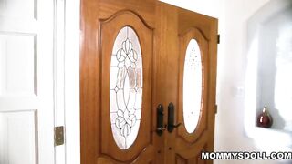 Charlie FOrde playing with Lulu CHus game