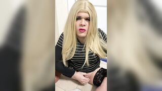 Amateur hot trans crossdressing tgirl talks bawdy about get to suck a rod during the time that in nylons and heels