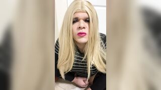 Amateur hot trans crossdressing tgirl talks bawdy about get to suck a rod during the time that in nylons and heels