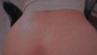 Hermanastra pierde apuesta y terminamos Cogiendo en la Sala !!!