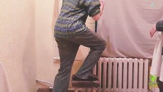 The kind lady boss gave a migrant worker a blow job