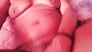 AMATEUR BLACK  MAMMA SQUIRT IN COUCH SOAKED VAGINA