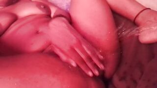 AMATEUR BLACK  MAMMA SQUIRT IN COUCH SOAKED VAGINA