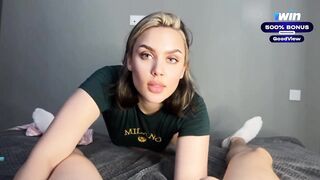 Sexy stepsister practices oral-sex technique on her brother's dong
