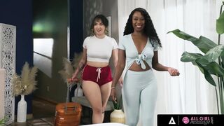 ALL HOTTY MASSAGE - BnB Owner Suggests A Massage Which Lead To Outstanding Scissoring Joy