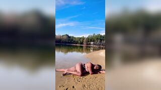BLACK COUGAR TWERKING ON THE BEACH IN A SWIMSUIT