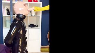 Mastix Kinky Peach bangs her thrall's mouth