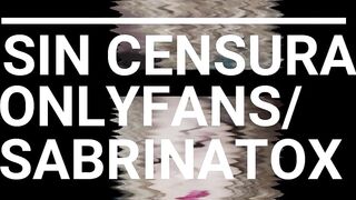 Apoyada en el gimnasio