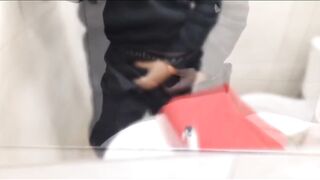 Policía cogiendo mantita