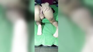 Puta argentina se masturba en solitario