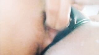 la hermanastra le hace una videollamada a su primo