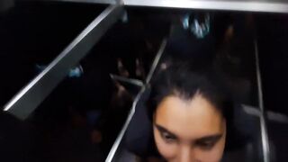 Mamada en PUBLICO en elevador