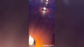 BARBARAEROTIK me masajea con sus enormes tetas y su gran culo. Clip en mi canal