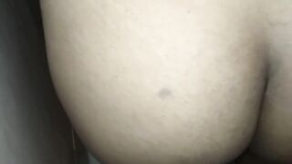 Me tomo una botella de cerveza analmente