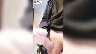 Chico muy mojado termina teniendo una (súper corrida esxsplociva)