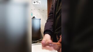 Chico muy mojado termina teniendo una (súper corrida esxsplociva)