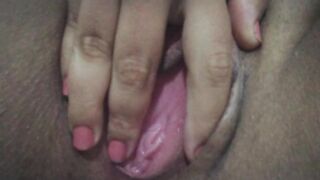MI NOVIA ME ENVIA MOVIE MASTURBANDOSE DANDOSE DEDO /MY GIRLFRIEND SENDS ME MOVIE SCENE MASTURBATING GIVING