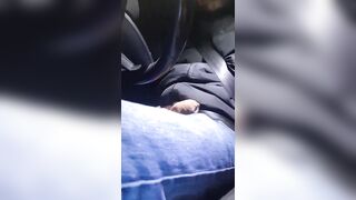 Meneando la verga mientras conduzco