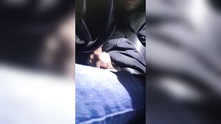 Meneando la verga mientras conduzco