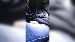 Meneando la verga mientras conduzco