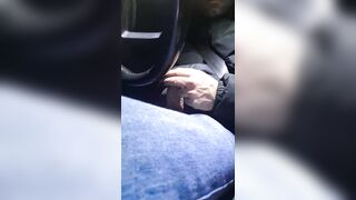 Meneando la verga mientras conduzco