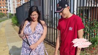 Embarazada cachonda se folla a escondidas a su vecino en las escaleras del edificio