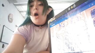 Pov: La Otaku de tu flia te descubre viendo Anime!! ????