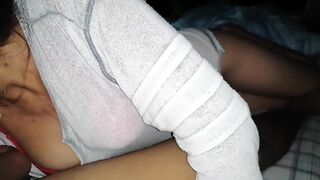 Mamada de una chica con hermosas piernas