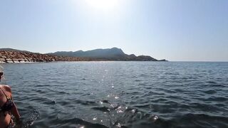 mother I'd like to fuck con bañador hawt me da una pajita en la playa