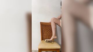 quieren ver mis pies aplastando este bizcocho ????❤️‍???? wanna watch my feet crushing this cake ????❤️‍????