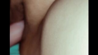 Consolador follandome mientras le chupo la verga a mi novio