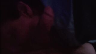 le gusta mamar mi polla mientras habla por teléfono