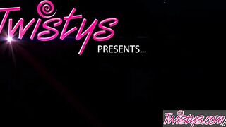 When Girls Play - Mary Moody , Nicole Aniston - Test Drive