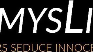 Tempting Reagan Foxx lovingly scissoring with stepdaughter