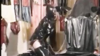 Vintage Die Gummi-Sklavin