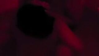 Latin chick de gran culo y tetas follando en el jacuzzi