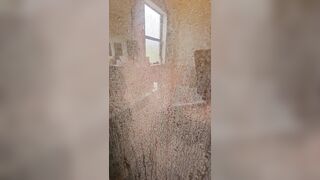 la grabe desnudita en la ducha