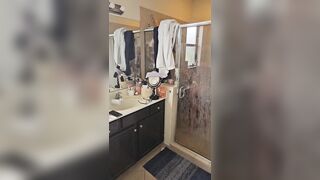 la grabe desnudita en la ducha