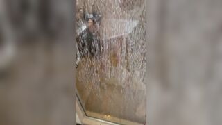 la grabe desnudita en la ducha