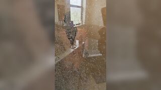 la grabe desnudita en la ducha