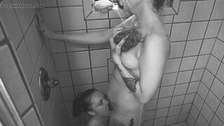 Yaya & Ginger Shower Play
