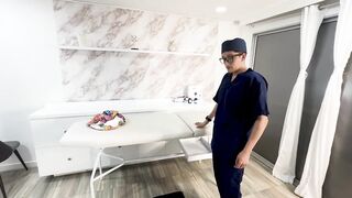 Gynecologist examines the spacious twat of his curvy Colombian mother I'd like to fuck patient with his large shlong.